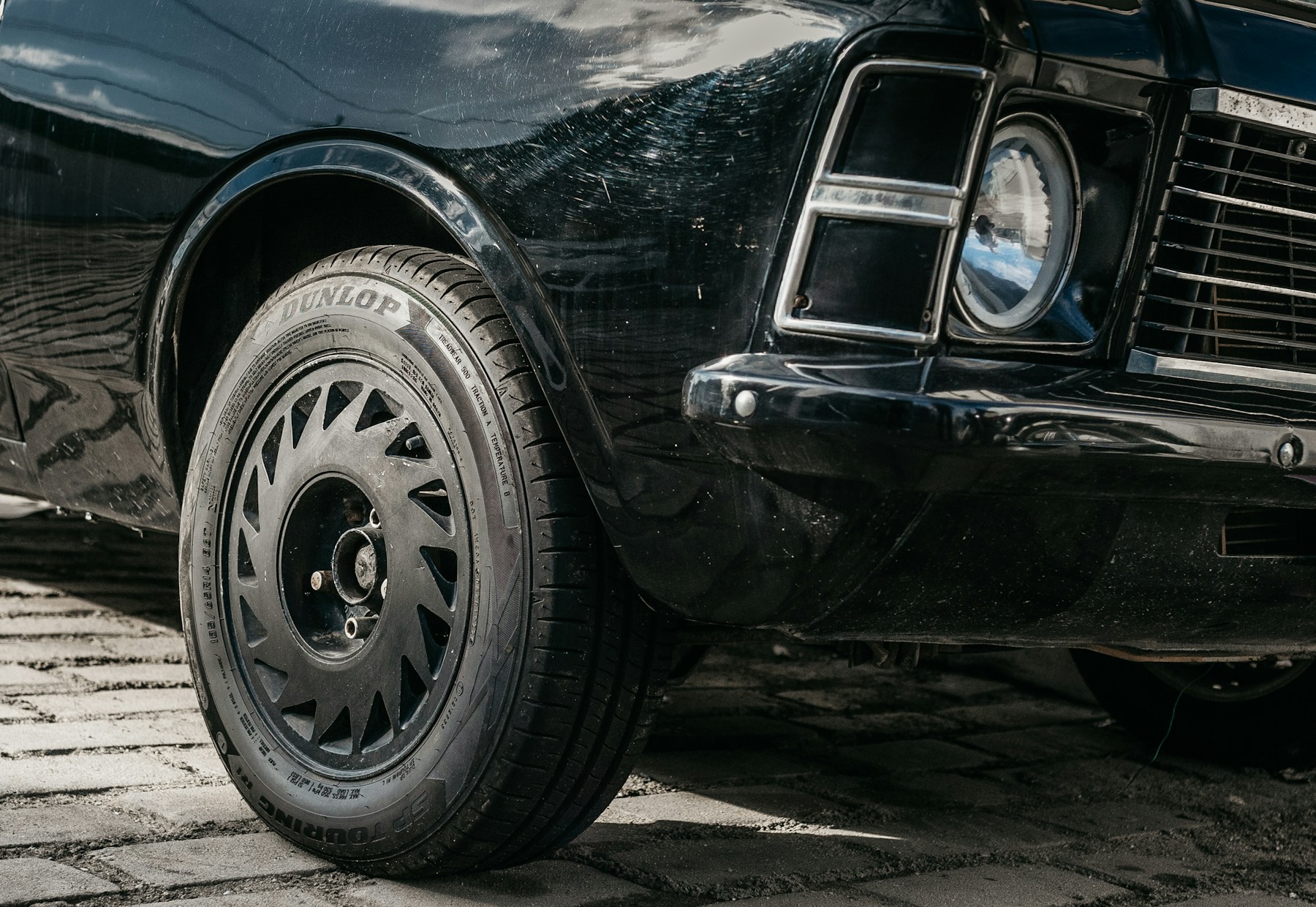Detailed vehicle exterior profile